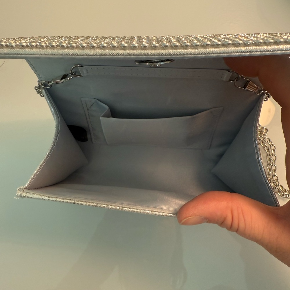 Elegant Silver Chain Clutch - Picture 6 of 6